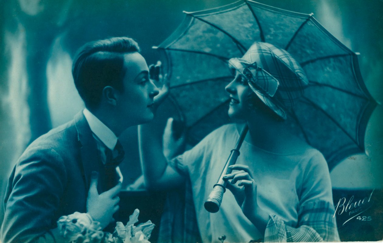 Cartão postal de casal vintage romântico, em azul de Unbekannt