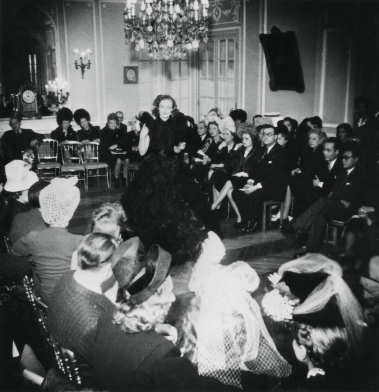 Apresentação da coleção primavera do estilista francês Jacques Fath, Paris, março de 1944 de Unbekannt