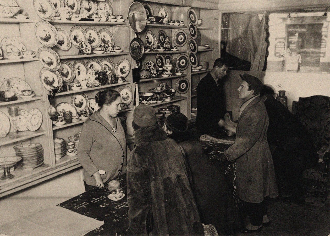 Antevisão antes do leilão das propriedades da família Romanov Tsar, Moscou, 1927, 1927. de Unbekannt