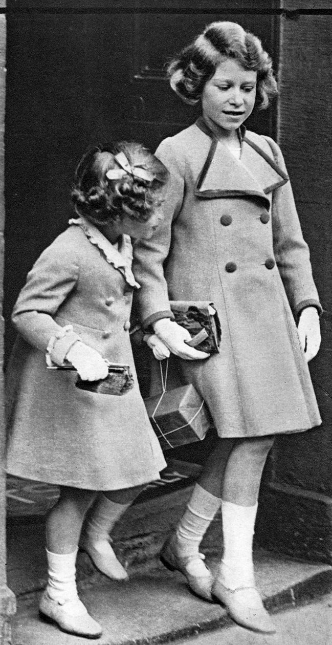 Princesa Elizabeth e sua irmã, c1936 de Unbekannt
