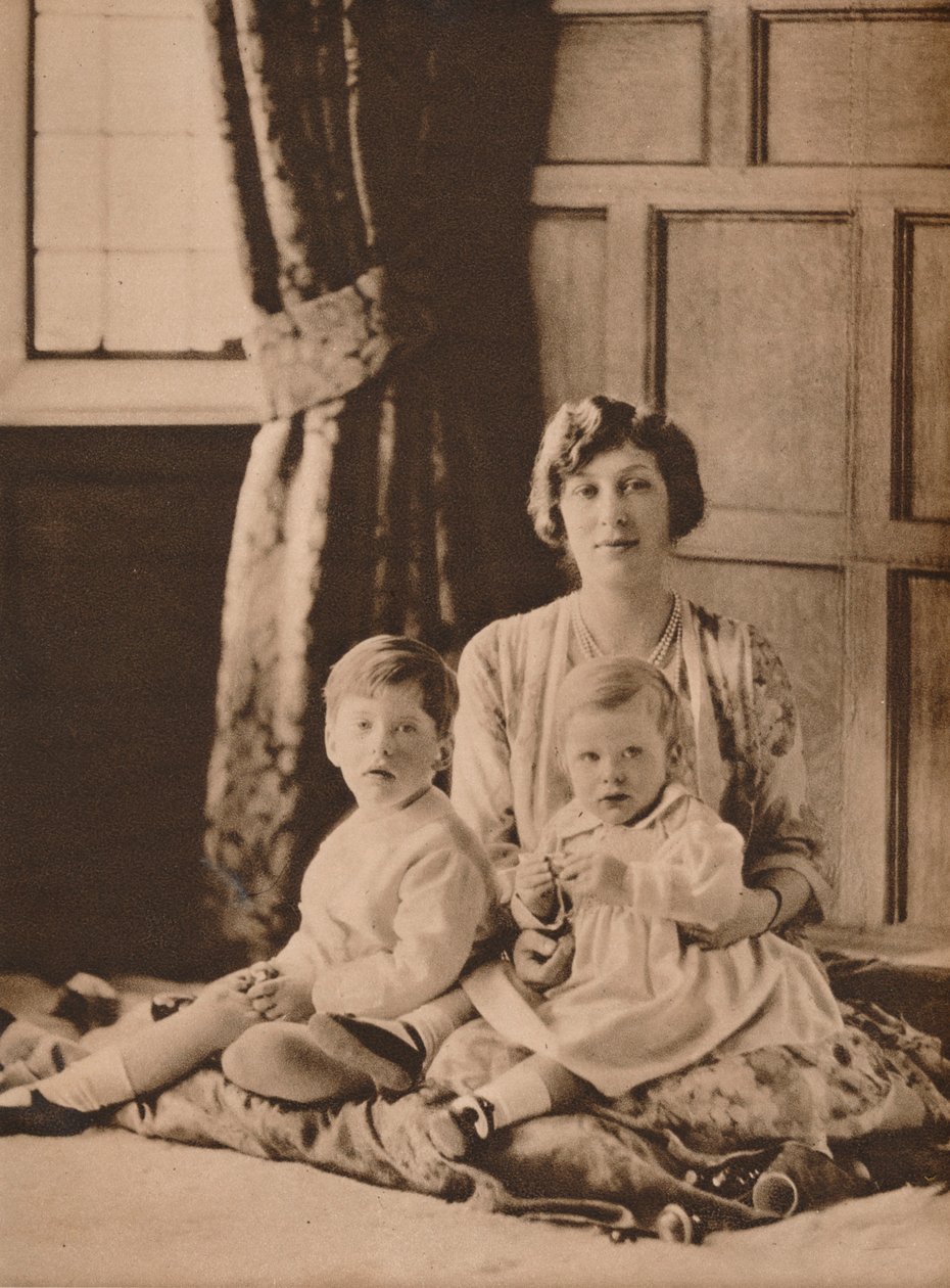 Princesa Mary, viscondessa Lascelles, com seus dois filhos, Gerald e George, 1926 1935 de Unbekannt