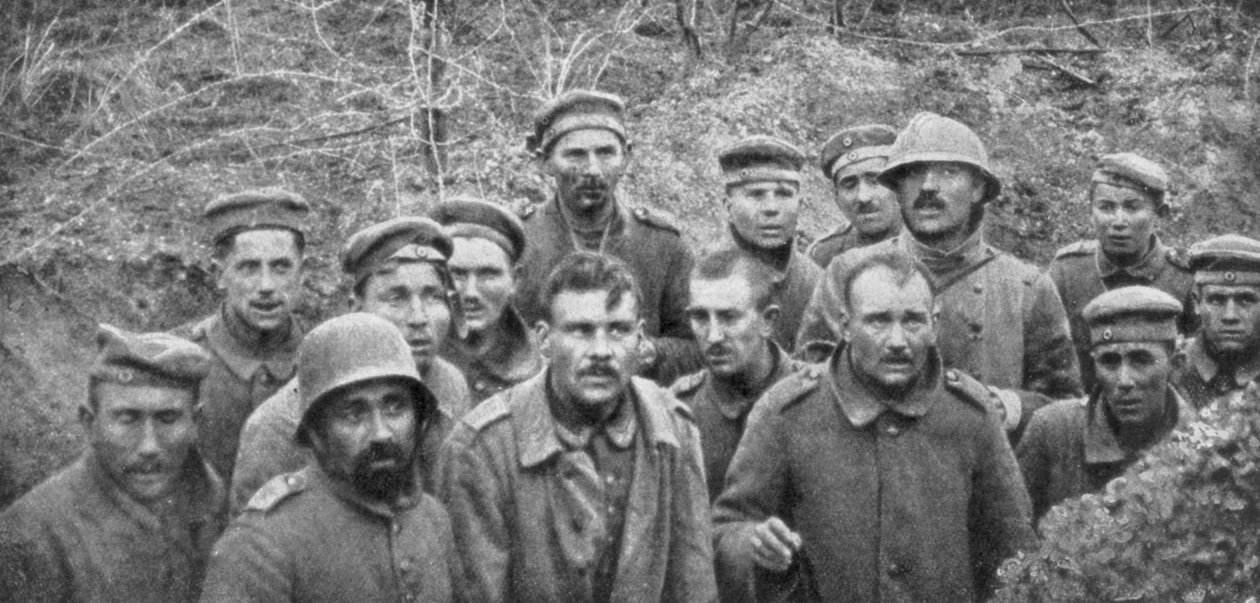 Prisioneiros em um buraco, Reims, Primeira Guerra Mundial, abril de 1917 de Unbekannt
