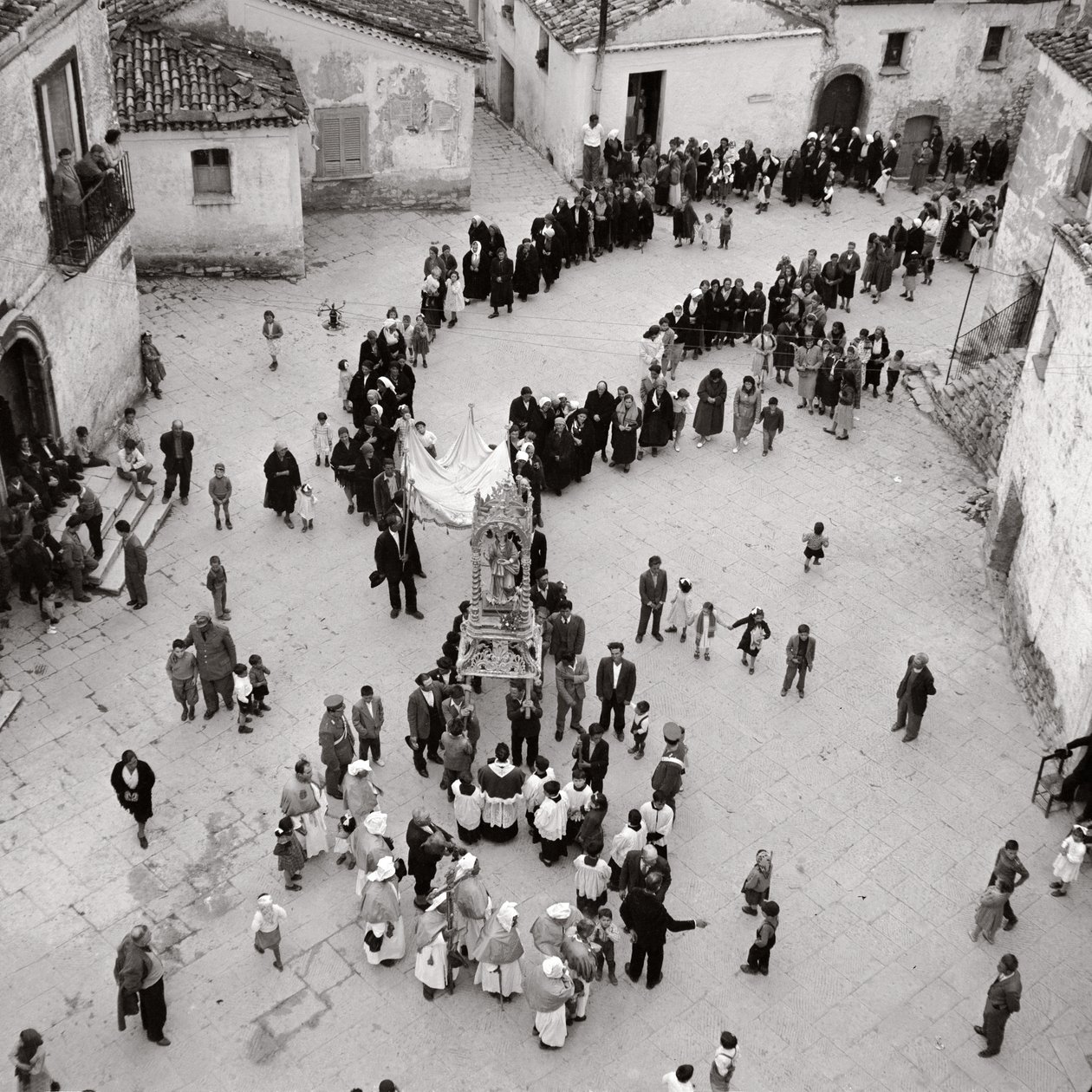 Procissão de Flagelantes, Albano di Lucania, Potenza, Basilicata, Itália (foto a p/b) de Unbekannt