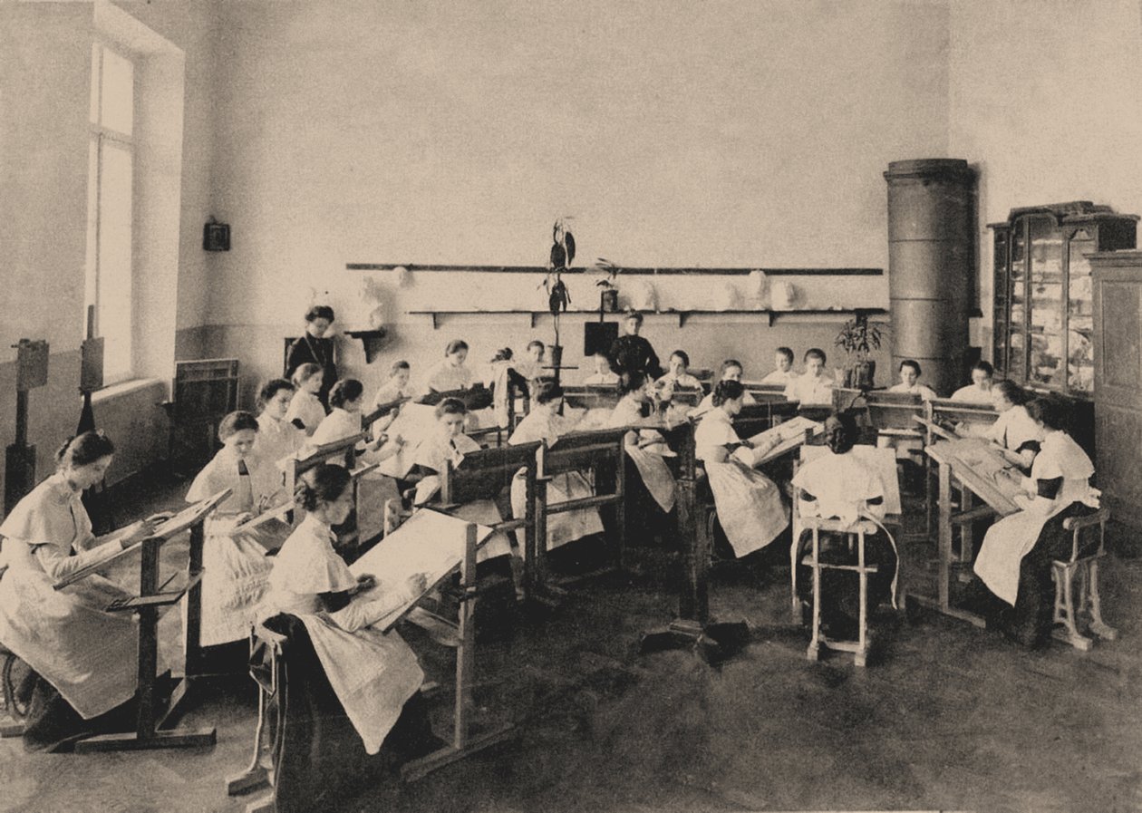 Alunos do Instituto Smolny para Donzelas nobres em uma aula de pintura, 1889 de Unbekannt