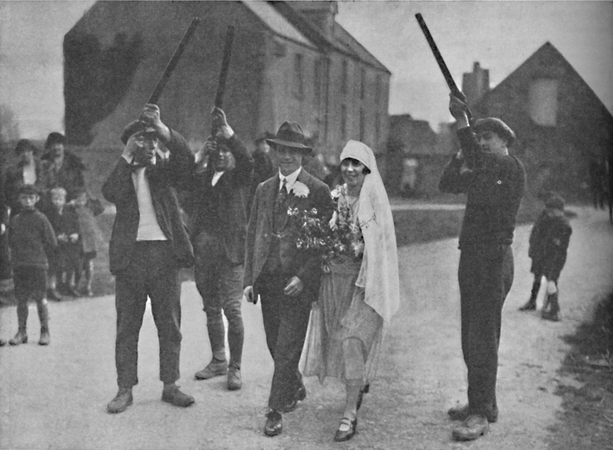 Superstições pagãs pitorescas que ainda sobrevivem em Holy Island, c1935 de Unbekannt