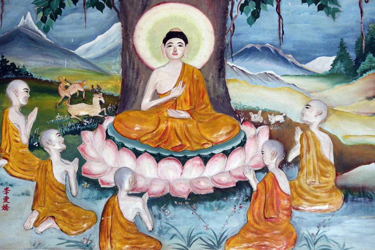 Quan The Am Bo Tat temple (Pagoda de Avalokitesvara Bodhisattva). Shakyamuni Buda pregando o sermão - a roda da lei - aos seus cinco discípulos. Vung Tau. Vietnã de Unbekannt