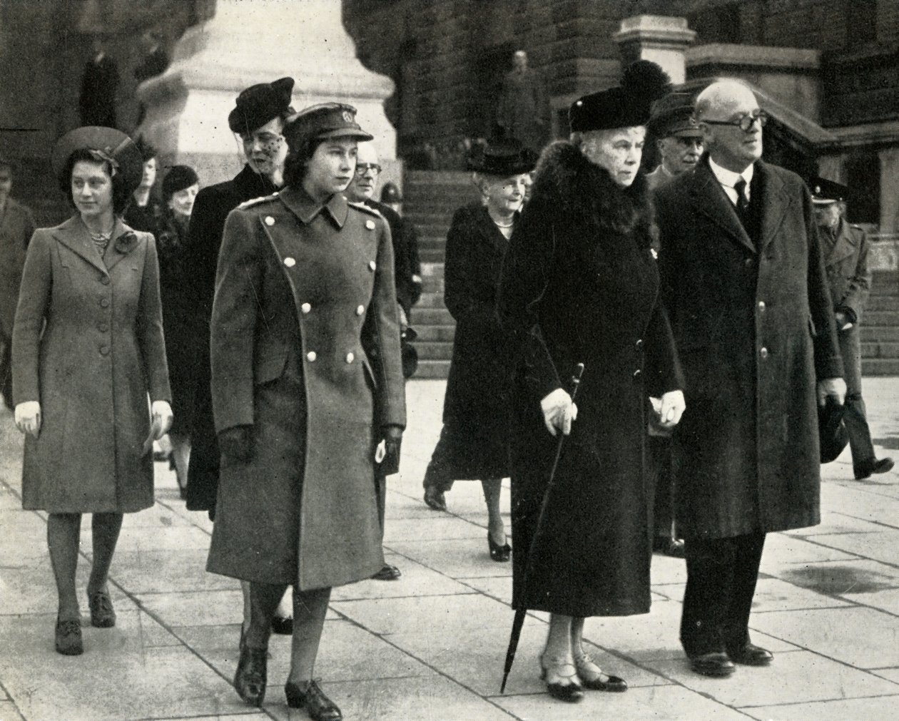 Rainha Maria, princesa Elizabeth, princesa Margaret ..., dia do armistício, 1945, 1951. de Unbekannt