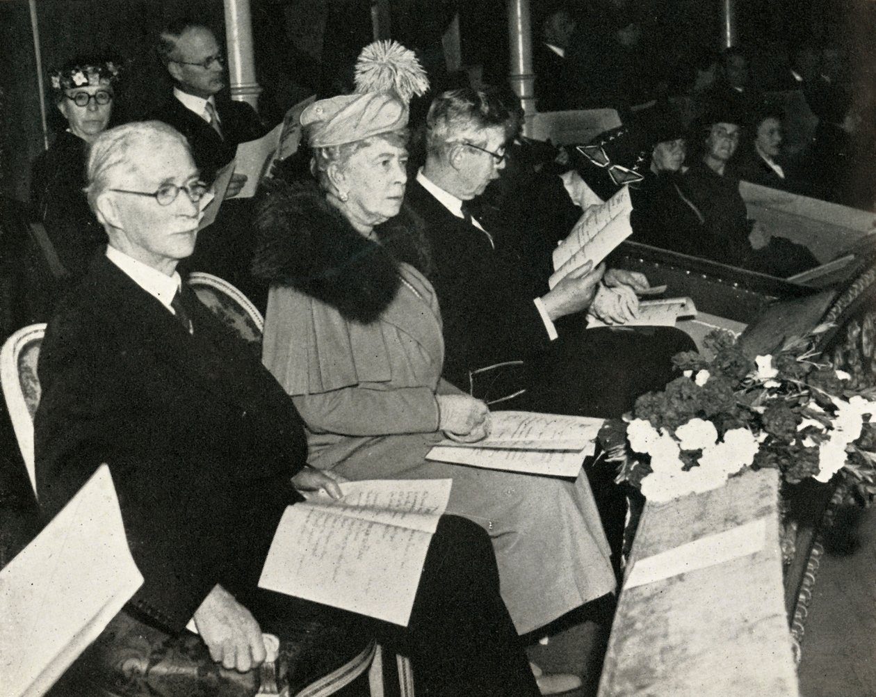 Queen Mary no concerto de Ação de Graças pela vitória, Royal Albert Hall, 1945, 1951. de Unbekannt