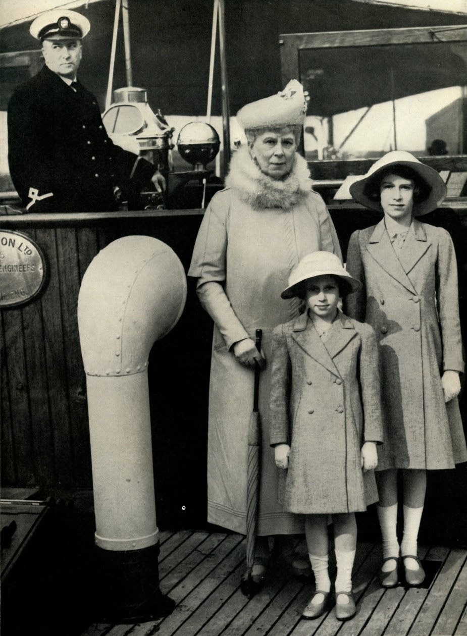 Queen Mary com suas netas, década de 1930, 1951. de Unbekannt