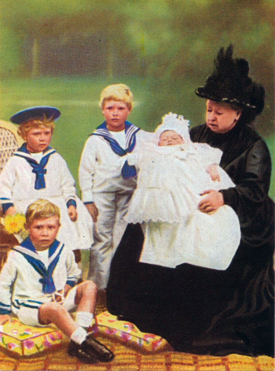 Rainha Victoria 1819-1901, retratada com alguns de seus bisnetos, na Casa Osborne na Ilha de Unbekannt