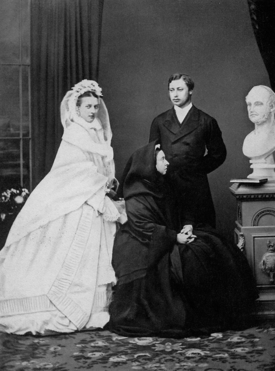 Rainha Victoria com o príncipe e a princesa de Gales no dia do casamento, 1863 1964 de Unbekannt