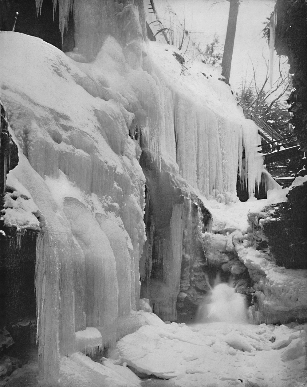 O arco-íris cai no inverno, Watkins Glen, Nova Iorque, c1897. de Unbekannt