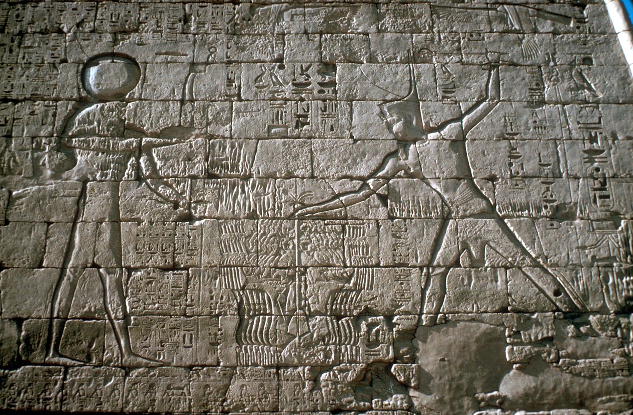 Ramsés III ferindo seus inimigos diante de Amon-Ra, Templo Mortuário, Medinet Habu, Egito, século XII aC de Unbekannt