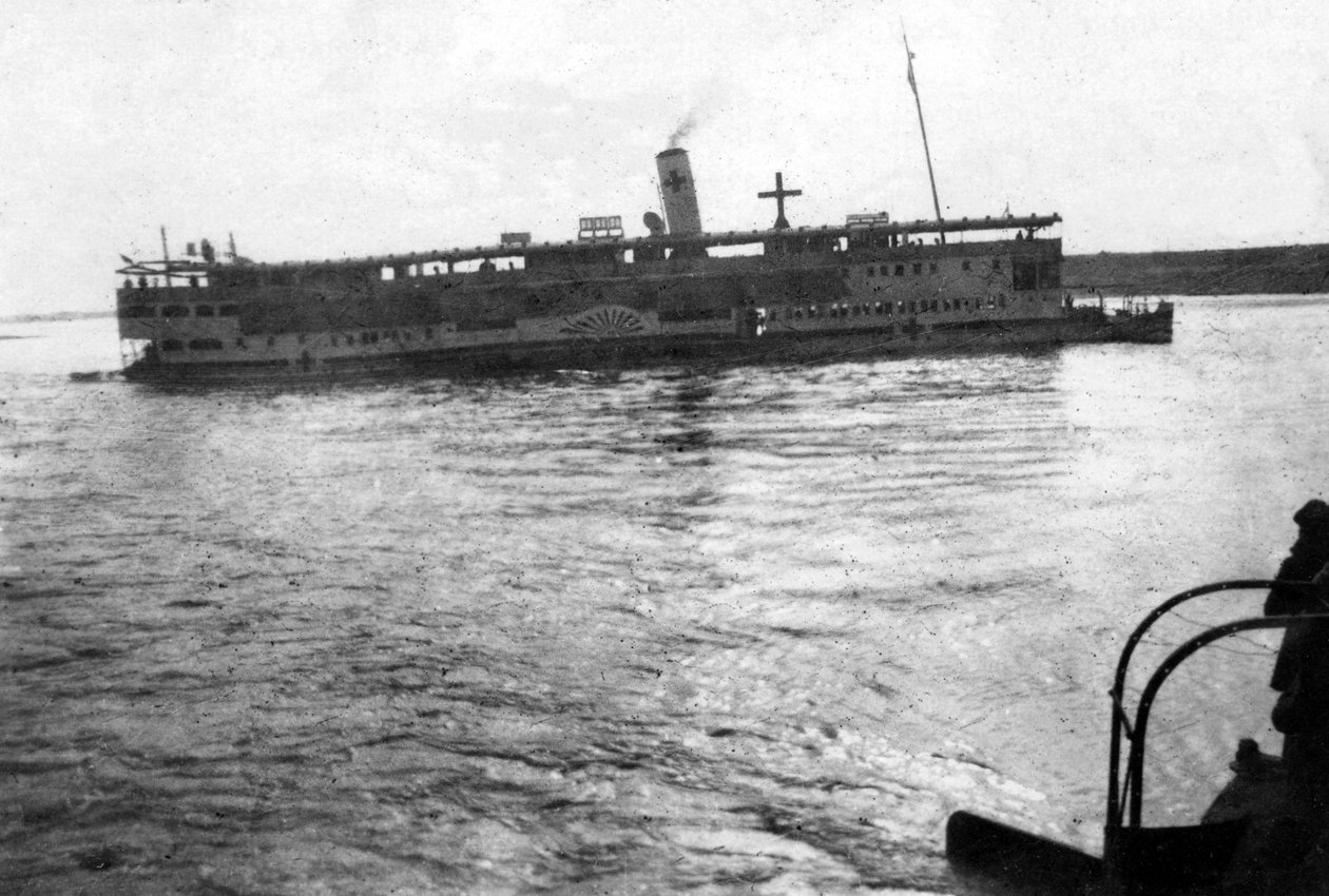 Barco de rio da Cruz Vermelha subindo o rio Tigre, Mesopotâmia, Primeira Guerra Mundial, 1918 de Unbekannt
