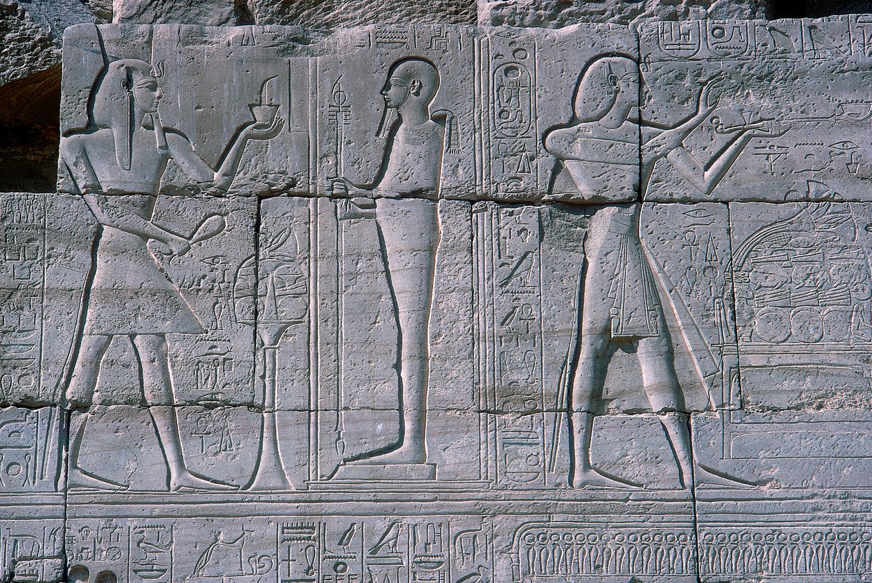 Relevo mostrando Ramsés II antes de Ptah, O Ramesseum, Templo de Ramsés II, Luxor, Egito, c1250 aC de Unbekannt
