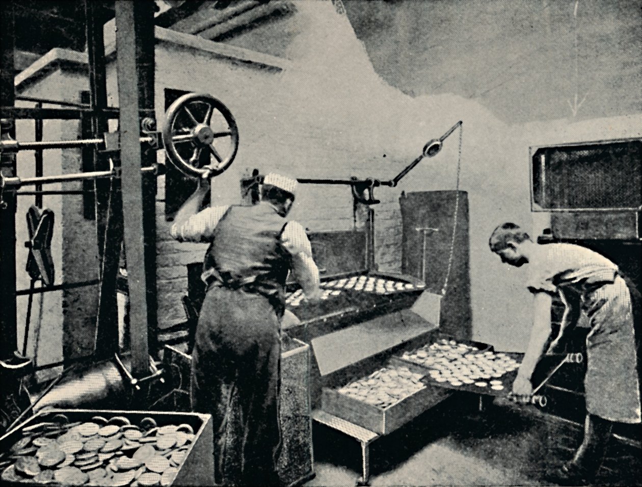 Remoção de biscoitos do forno, c1917 de Unbekannt