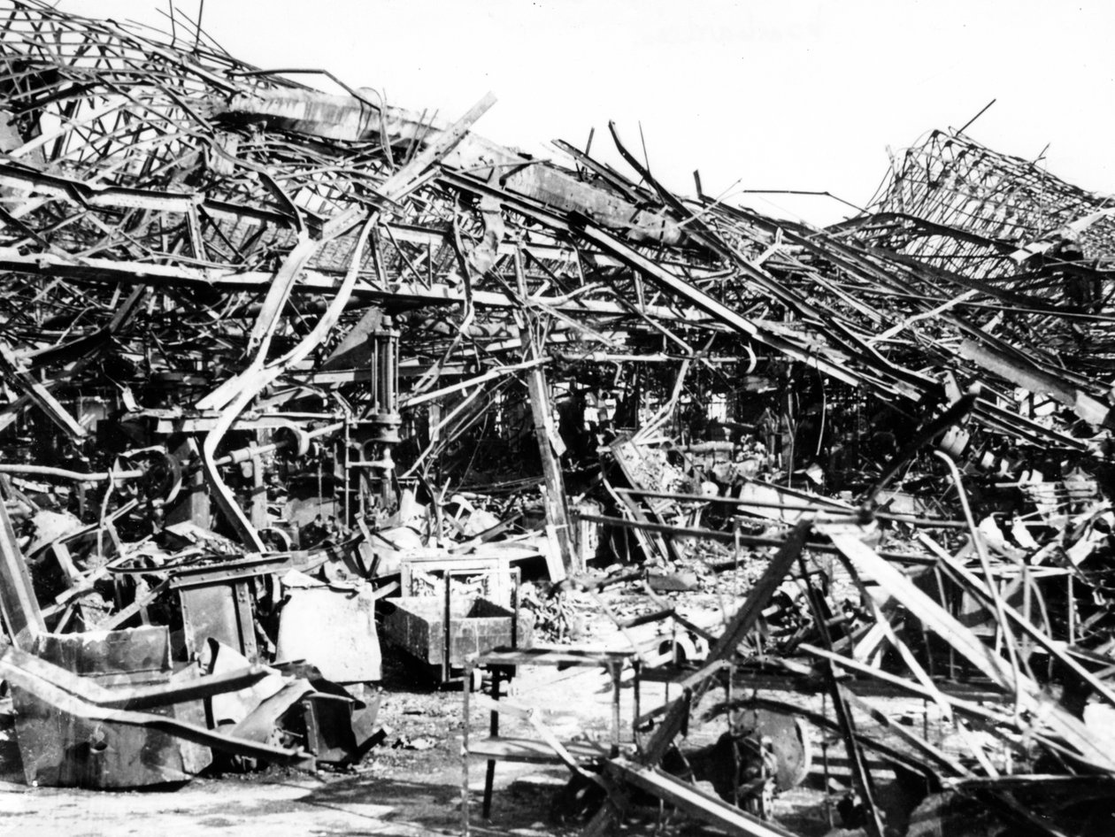 Fábrica da Renault destruída por bombardeio aliado, Sevres, perto de Paris, 1940-1944 de Unbekannt