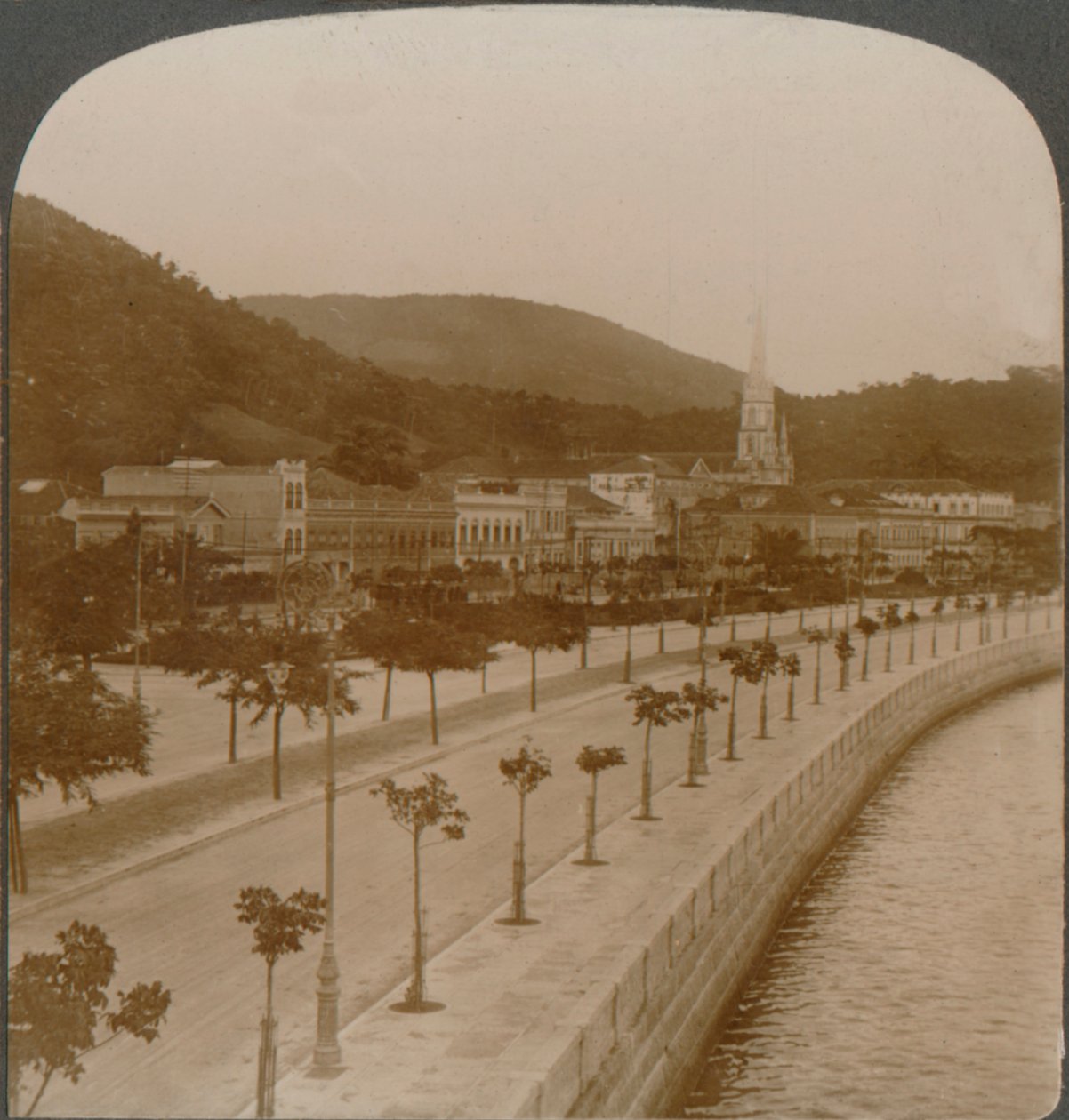 Rio Janeiros - cais de 5 milhas, circundando a maior baía sem litoral do mundo, c1900 de Unbekannt