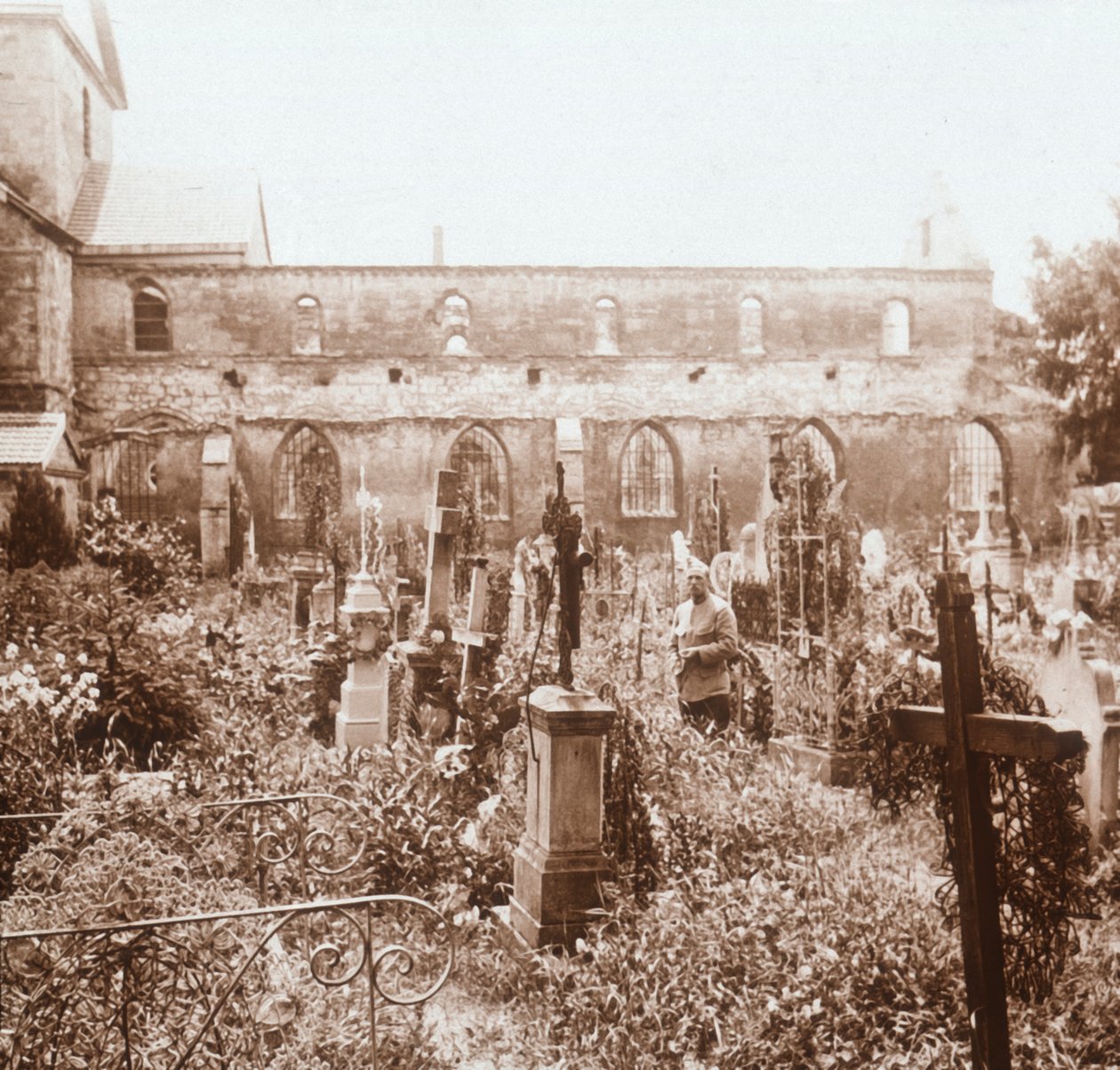 Igreja sem telhado, Marne, norte da França, c1914-c1918 de Unbekannt