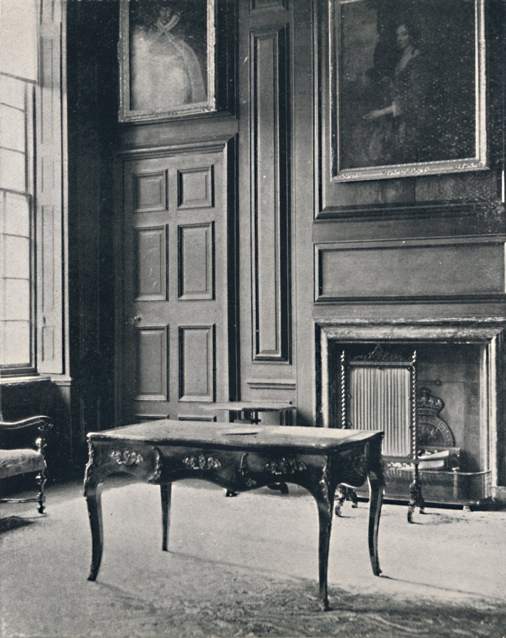 Quarto na Boughton House, com peça de chaminé do início do século XVIII, 1927 de Unbekannt