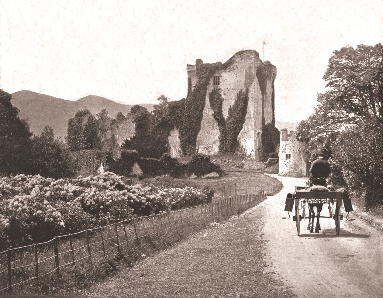 Ross Castle, Ilha de Ross, Condado de Kerry, Irlanda, 1894. de Unbekannt