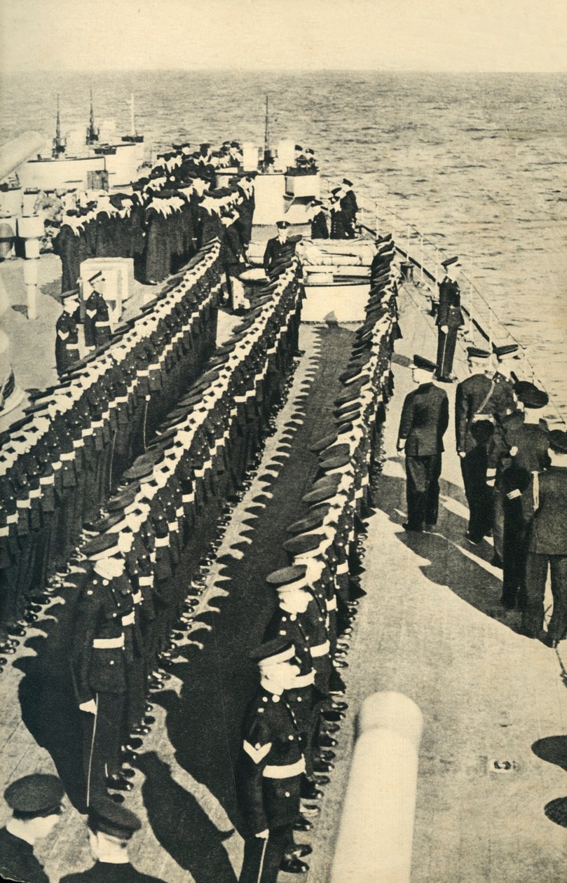 Os fuzileiros navais reais alinharam na parada a bordo de um navio, segunda guerra mundial, c1939-c1943 1944. de Unbekannt