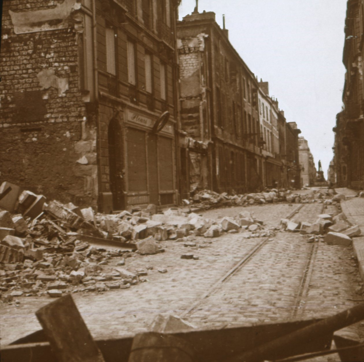 Rue Cérès, Reims, norte da França, c1914-c1918. de Unbekannt