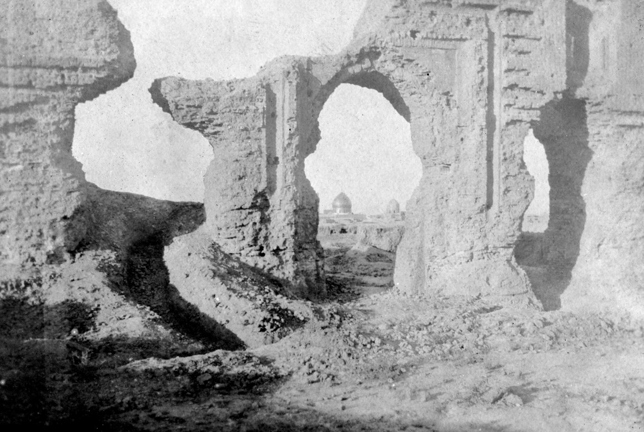 Paredes em ruínas do Jardim Encantado, nos arredores da cidade de Samarra, Iraque, 1917-1919 de Unbekannt