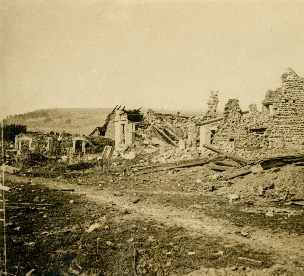 Ruínas de Les Éparges, norte da França, c1914-c1918. de Unbekannt