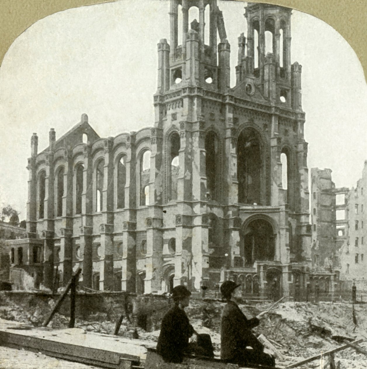 As ruínas da sinagoga judaica na rua Sutter foram os grandes terremotos de 1865 e 1868, 1906. de Unbekannt