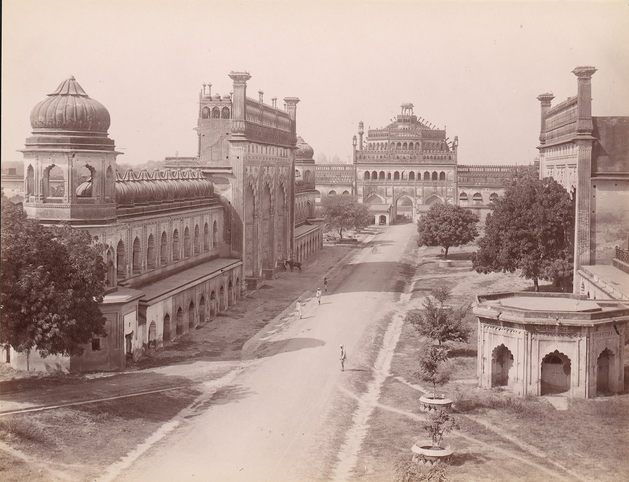 Rumi Darwaza e gateway da Bara Imambara saiu com 