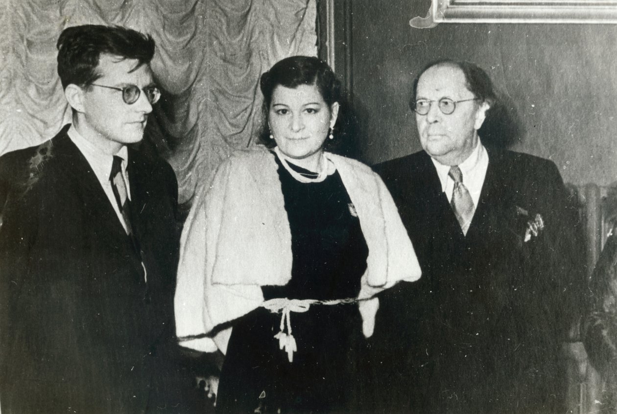 Compositor russo Dmitri Shostakovich, cantora Maria Maksakova e escritor Aleksey Tolstoy, 1943 de Unbekannt