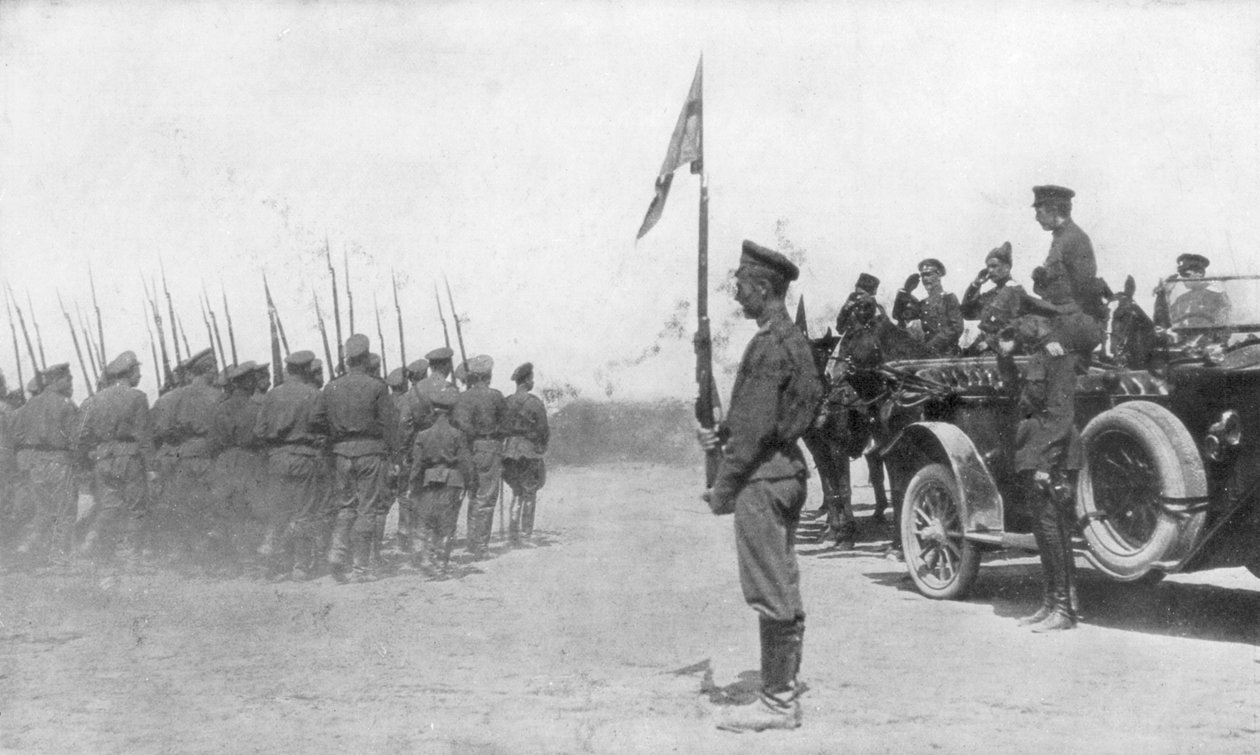 Tropas russas desfilando na frente de Alexander Kerensky, Primeira Guerra Mundial, julho de 1917 de Unbekannt