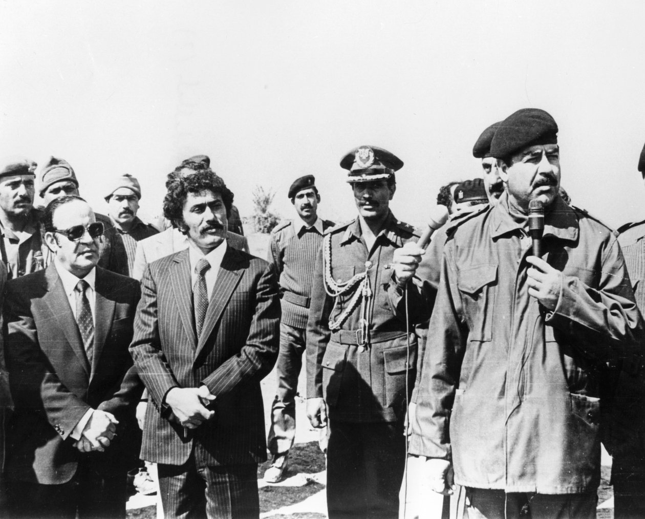 Saddam Hussein discursando, Iraque, 1986 de Unbekannt