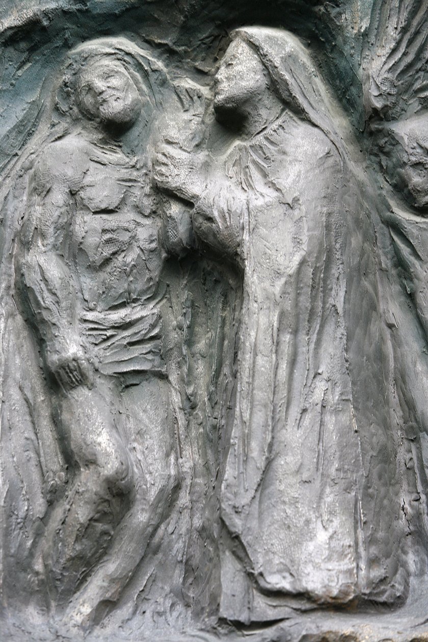 Igreja de Saint-Pierre de Montmartre : escultura da porta de Notre Dame : Jesus é descartado da cruz, Paris, França de Unbekannt