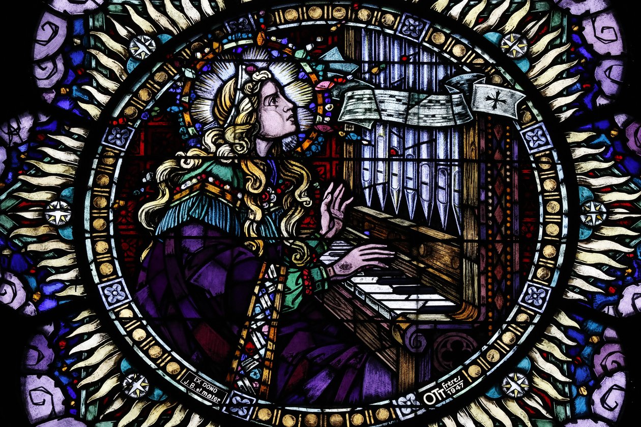 Igreja Católica de Saint-Pierre le Jeune. Janela Rosa. Sancta Cecilia, a santa padroeira dos músicos. Estrasburgo. França. de Unbekannt