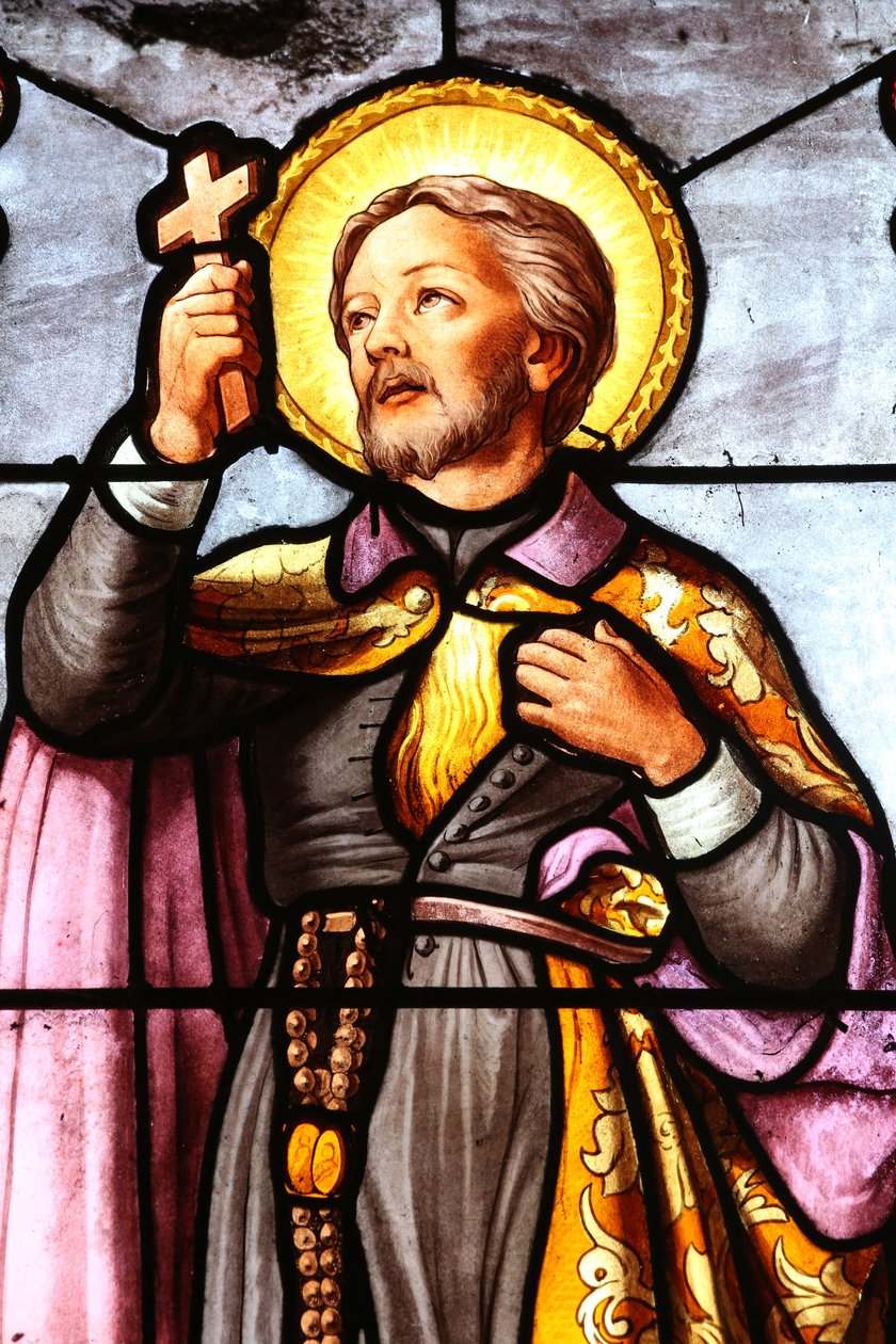 Igreja de Saint Fargeau. Janela de vidro manchado. Missionário católico romano São Francisco Xavier. França de Unbekannt