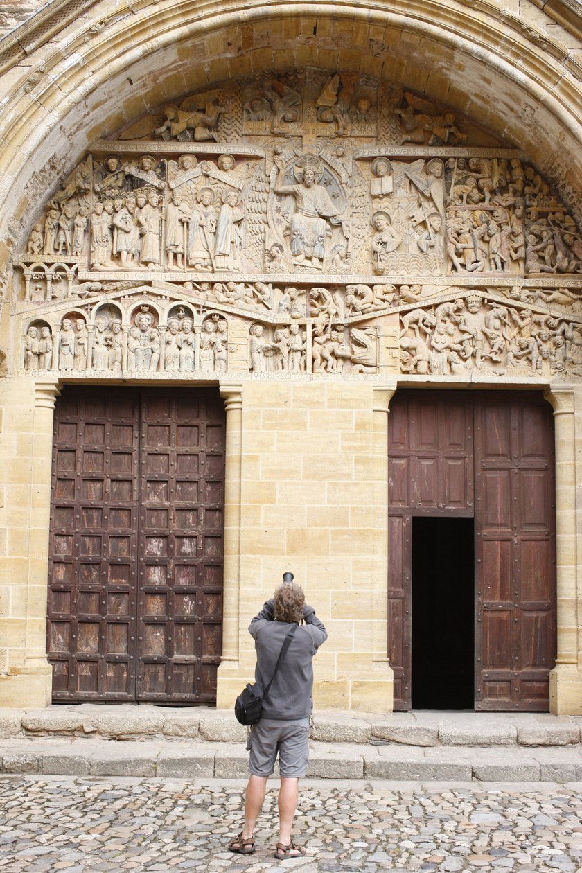 Portas e tímpano da abadia de Sainte Foy, Conques, França de Unbekannt