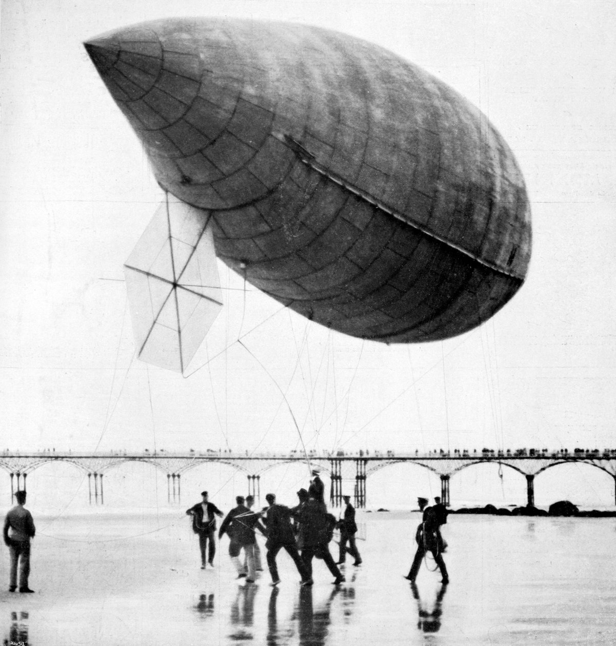 Dirigível Santos-Dumonts com partida de Trouville, França, 1905 de Unbekannt