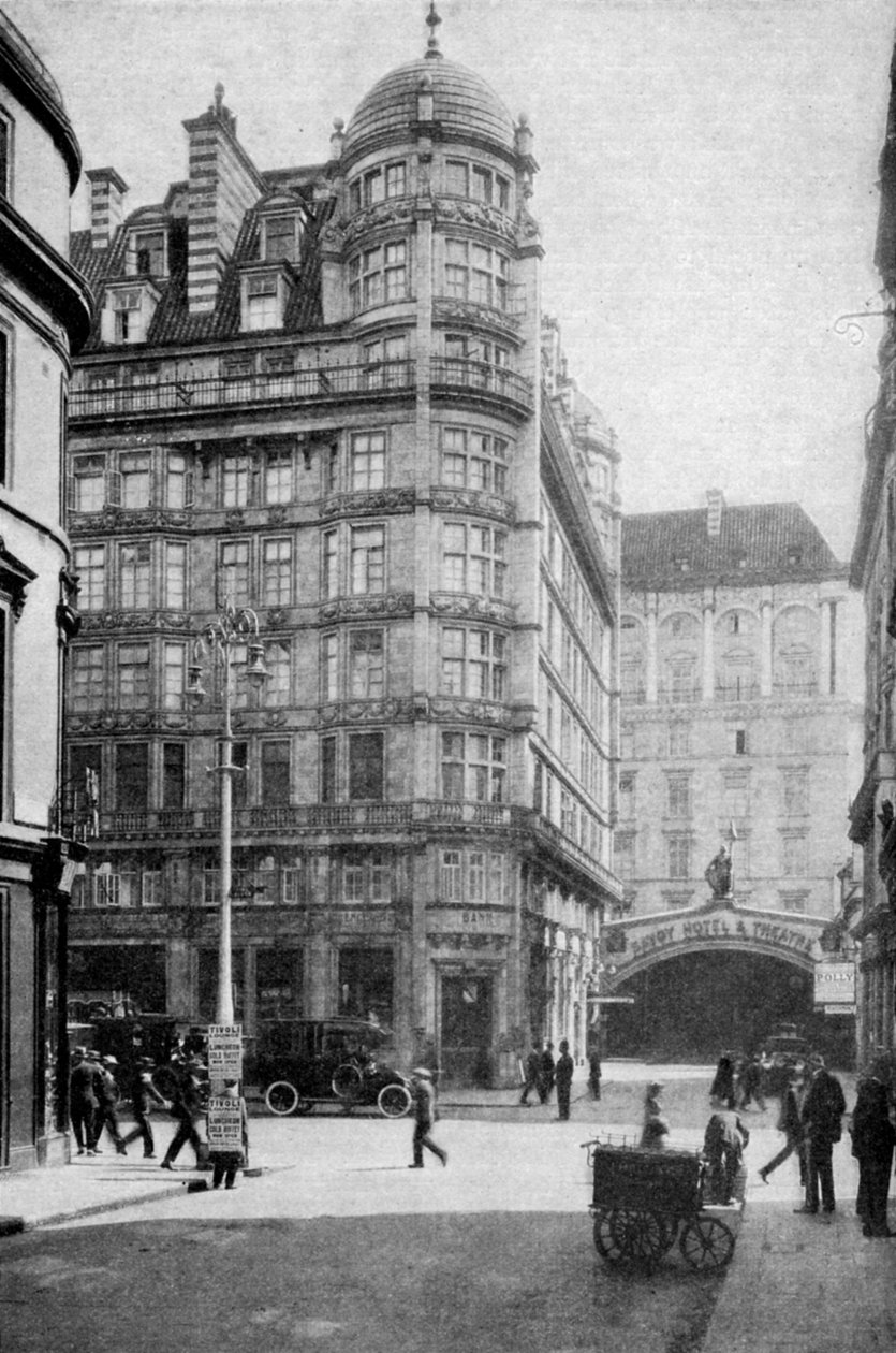 Savoy Hotel and Theatre em frente ao Norfolk Street, Londres, c1930s de Unbekannt