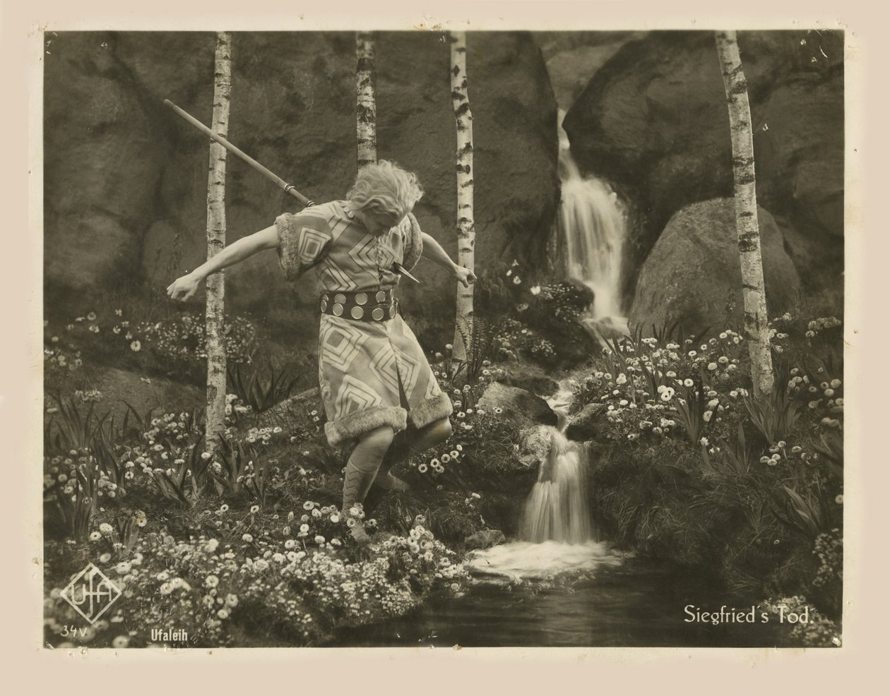 Cena do filme Die Nibelungen: Siegfried de Fritz Lang, 1924. de Unbekannt