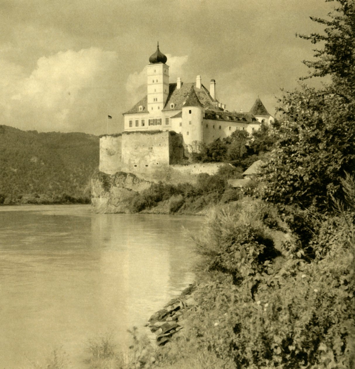 Schloss Schönbühel no rio Danúbio, Baixa Áustria, c1935. de Unbekannt