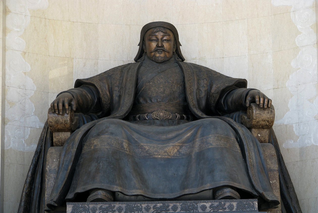 Estátua sentada de Chingis Khan no edifício do Parlamento em Ulan Bator, 2005 de Unbekannt