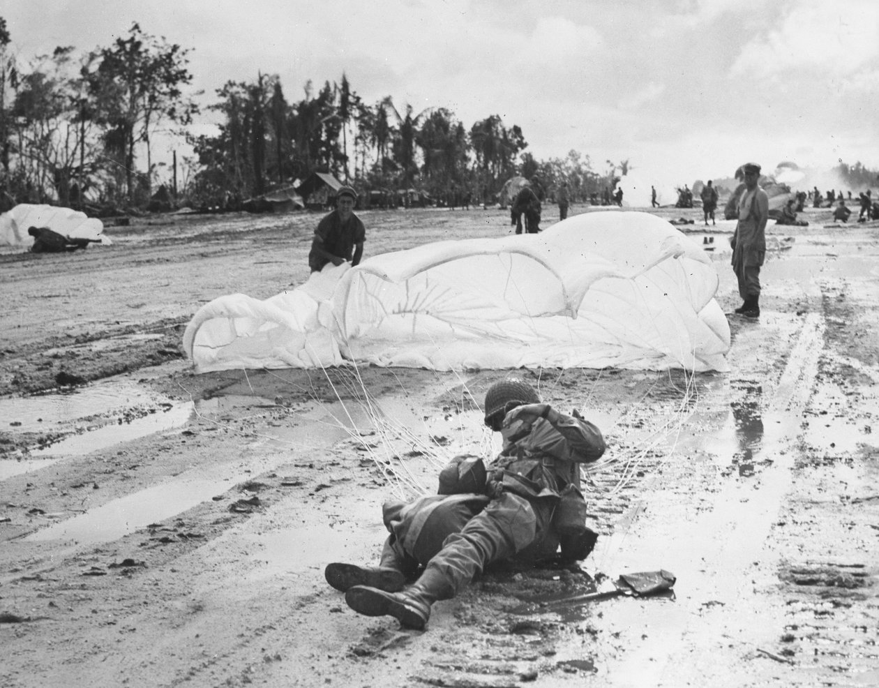 Segunda Guerra Mundial (1939-1945) - Segunda Guerra Mundial (II Guerra Mundial ou 2ª Guerra Mundial): Ilha Noemfoor (Numfor, Numfoor) (Pacífico) 3 de julho de Unbekannt