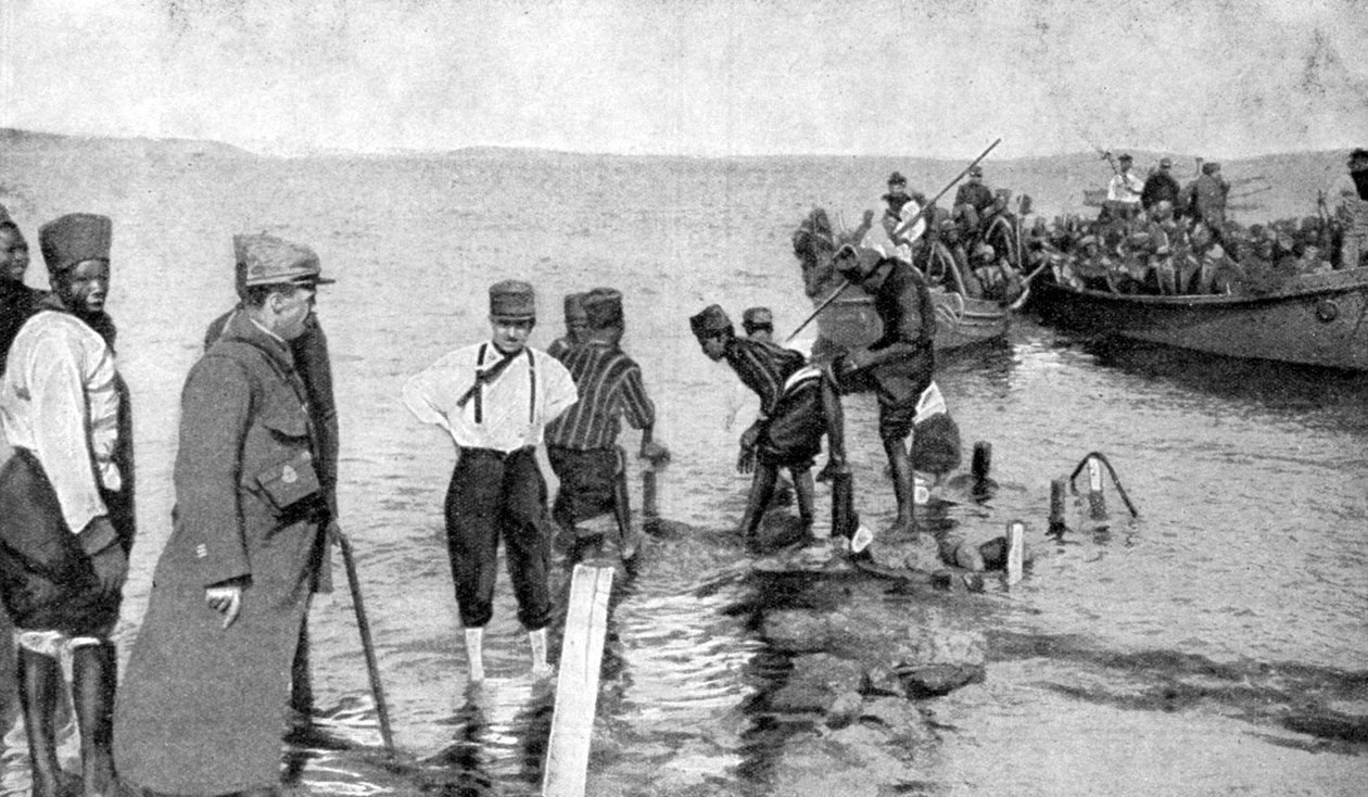 Soldados senegaleses que embarcam na costa egípcia, Primeira Guerra Mundial, 1915 de Unbekannt