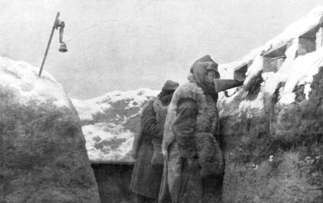 Sentinelas em uma trincheira com vista para a terra de ninguém, Pas-de-Calais, França, inverno de 1915 de Unbekannt