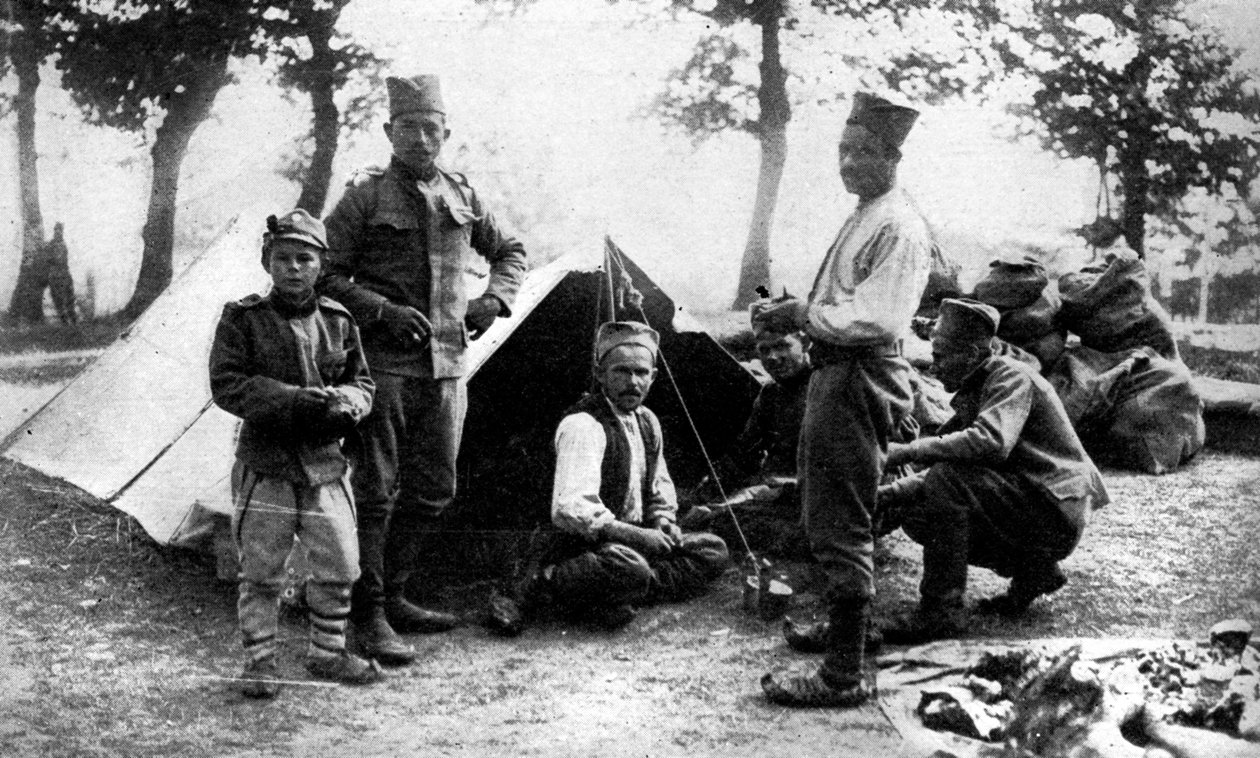 Soldados sérvios acampando, Primeira Guerra Mundial, 1914 de Unbekannt