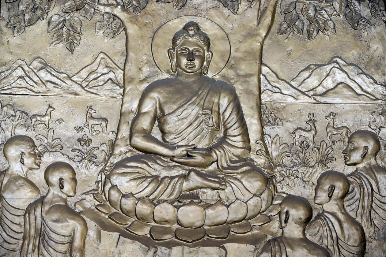 Shakyamuni Buda pregando o sermão - a roda da lei - aos seus cinco discípulos. Cidade Ho Chi Minh. Vietnã de Unbekannt