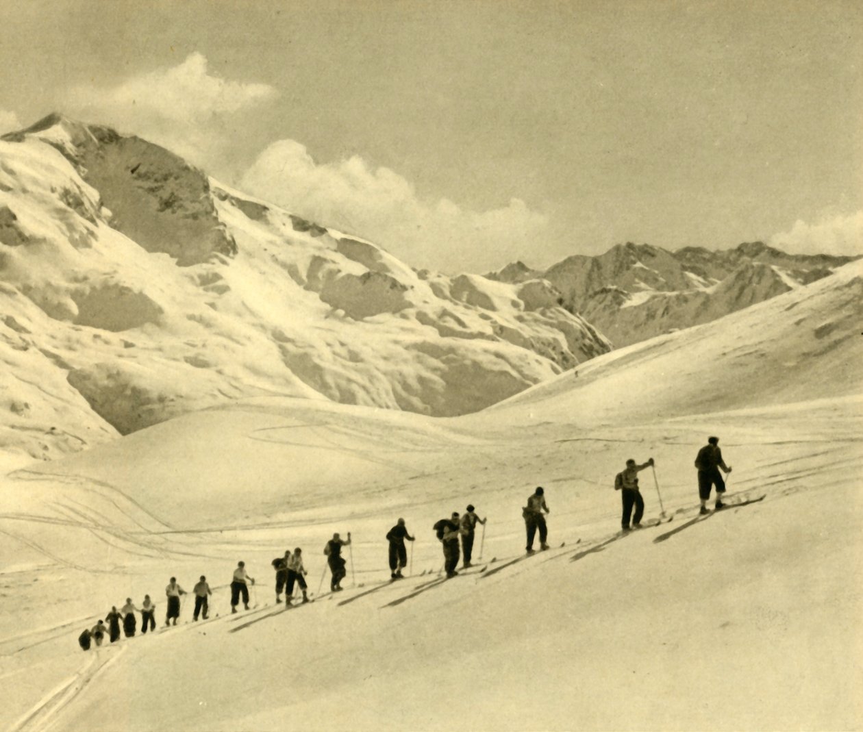 Aula de esqui, Arlberg, Áustria, c1935. de Unbekannt