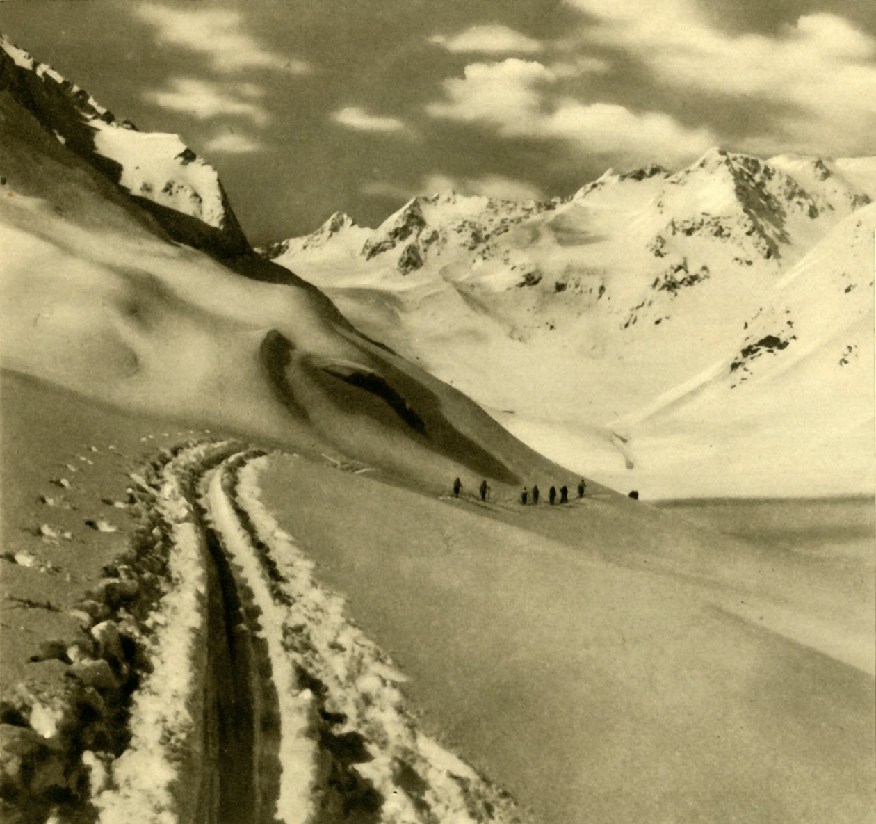 Esqui na geleira Alpeiner Ferner nos Alpes Stubai, Áustria, c1935. de Unbekannt